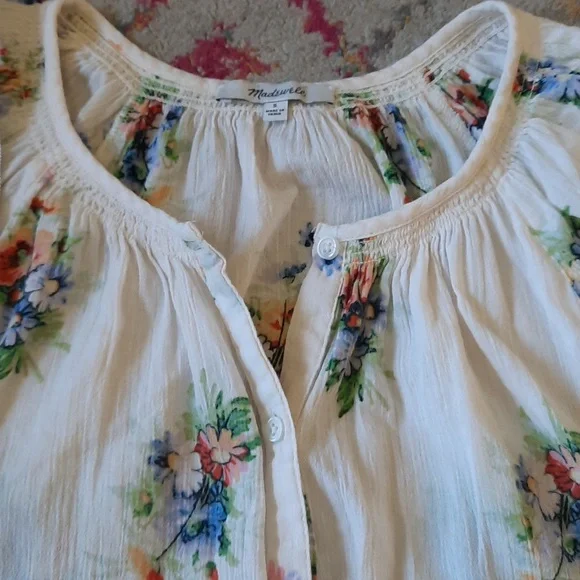 Madewell Floral Smocked Top Buttok Front Small - Picture 4 of 4